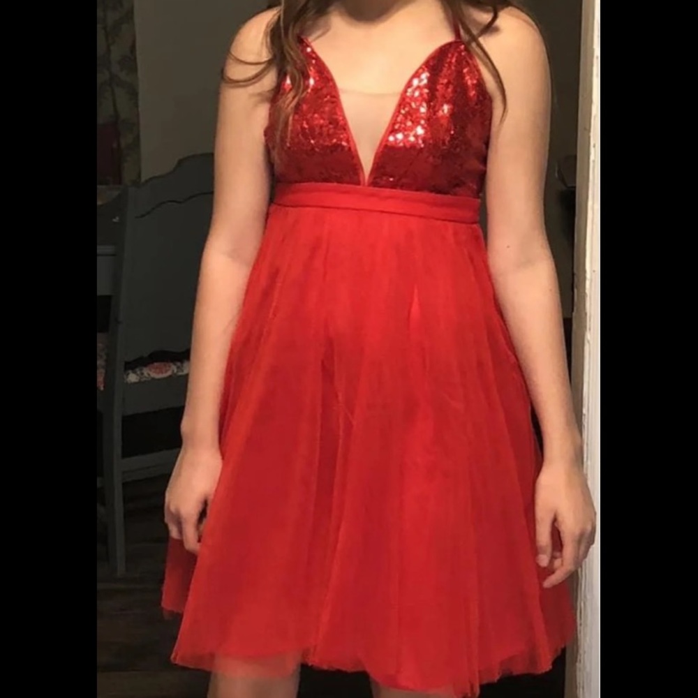 Stunning Saved by the dress Red short formal/homecoming dress size XS